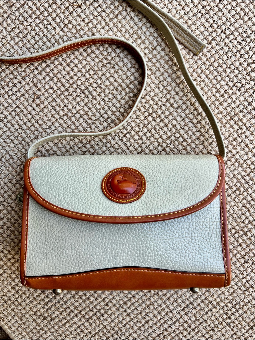 🦆Vintage Dooney & Bourke AWL Ivory Cream British Tan Leather Crossbody